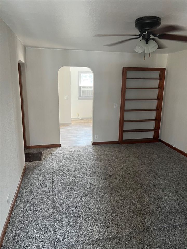 609 E 6th, Hoisington, KS 67544