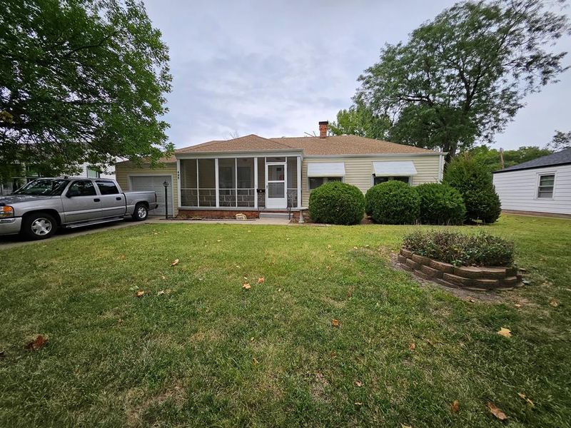 425 E Claflin Ave, Salina, KS 64701