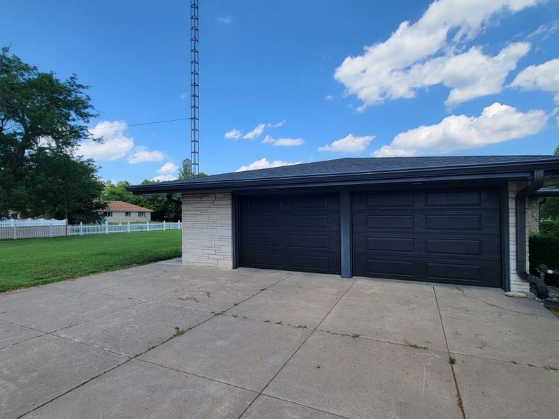 1091 Parkside Ave, Russell, KS 67665