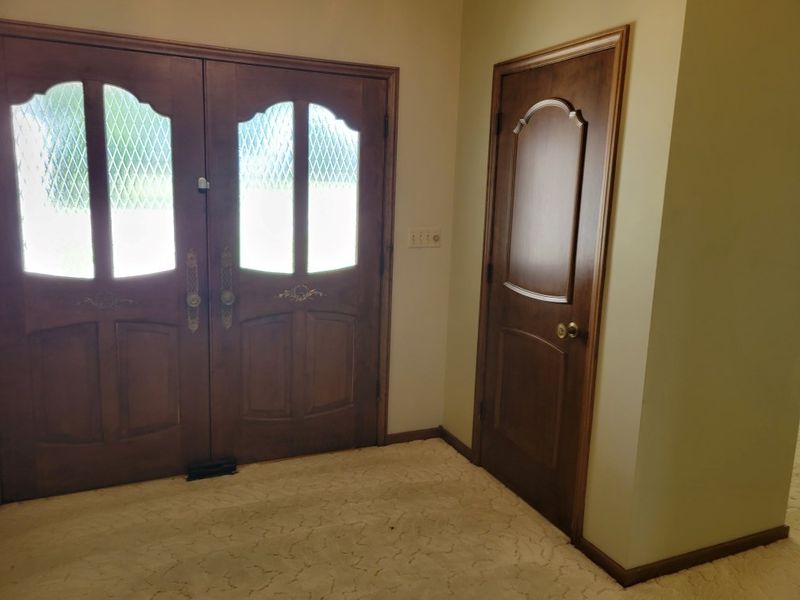 1091 Parkside Ave, Russell, KS 67665