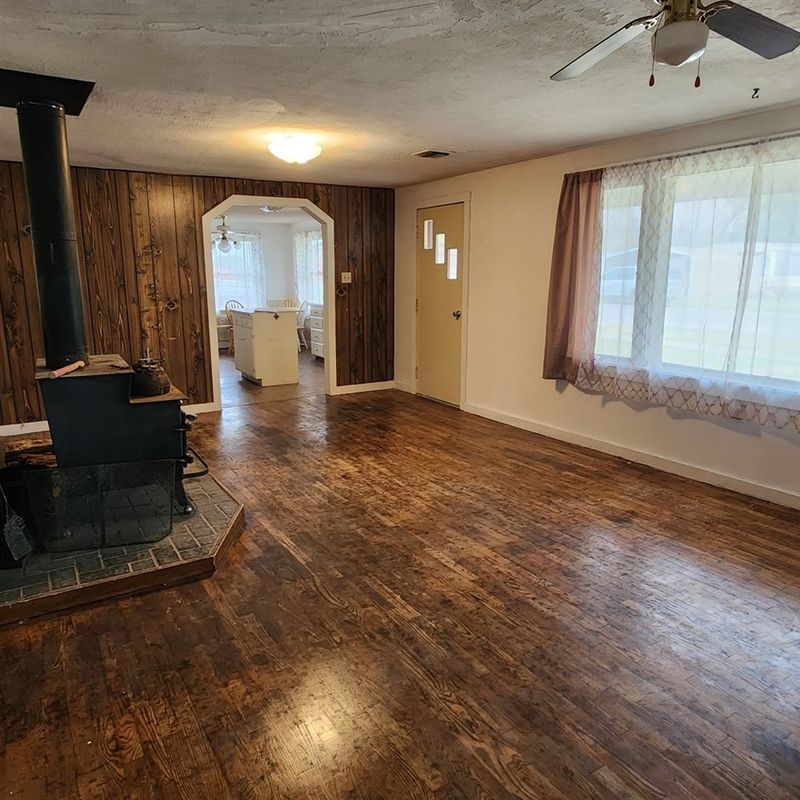 106 N Illinois Ave, Luray, KS 67649