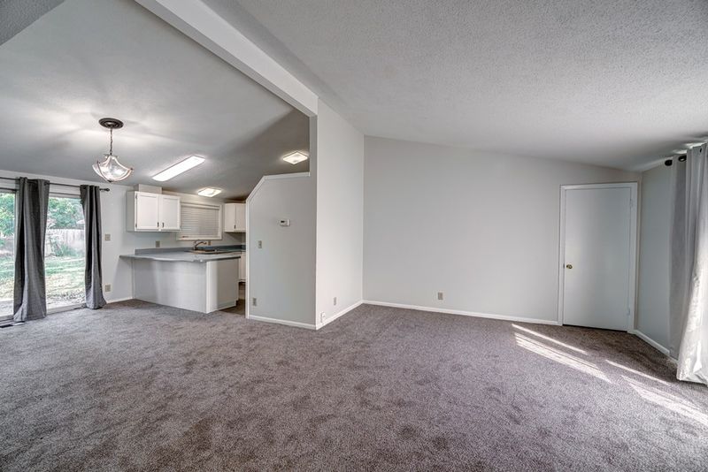 812 Merrily Dr, Salina, KS 67401