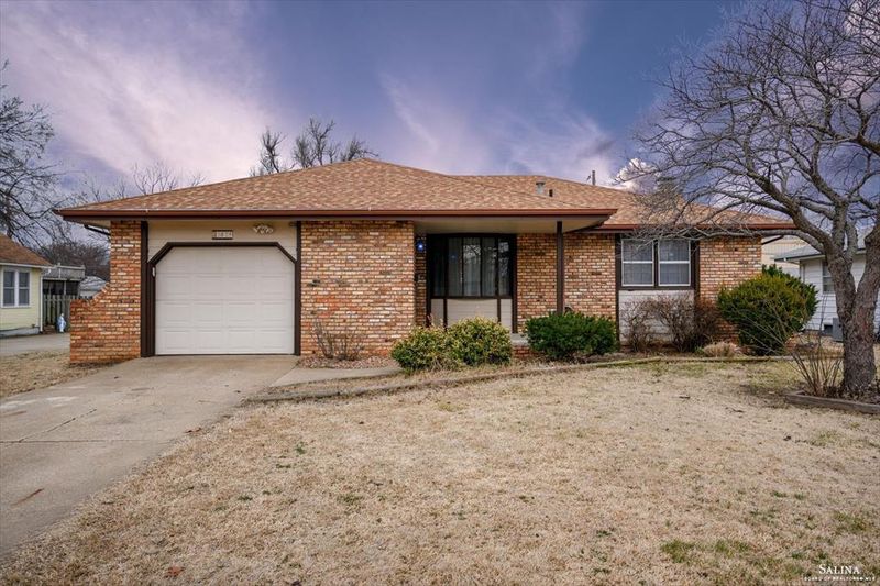 1818 Roach St, Salina, KS 67401