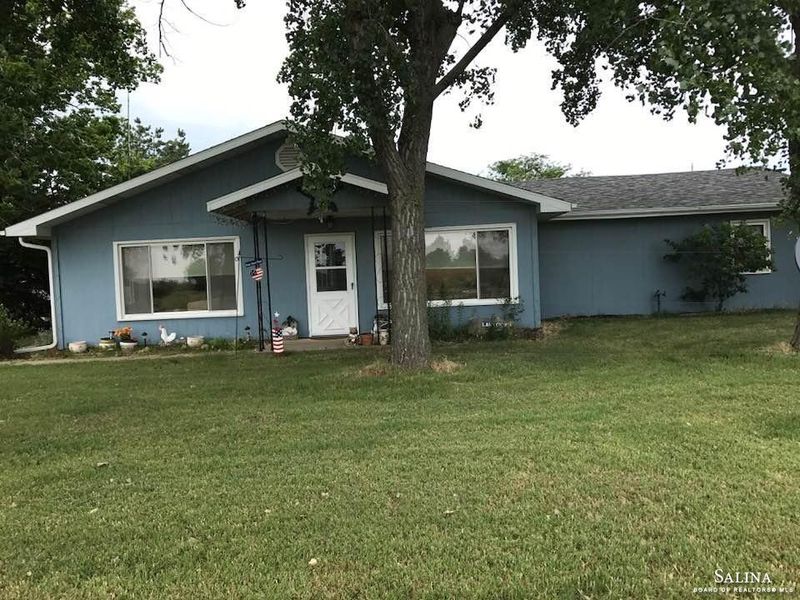12 Lakeview Dr, Marquette, KS 67464