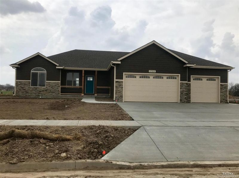 2720 Shoreline Dr, Salina, KS 67401