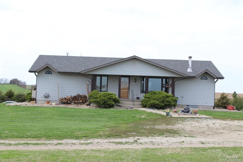 1696 800 Ave, Hope, KS 67451