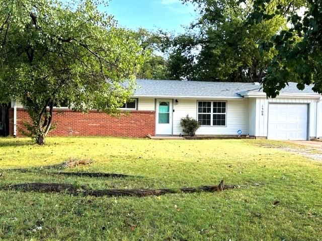 1308 Brittany St, Salina, KS 67401
