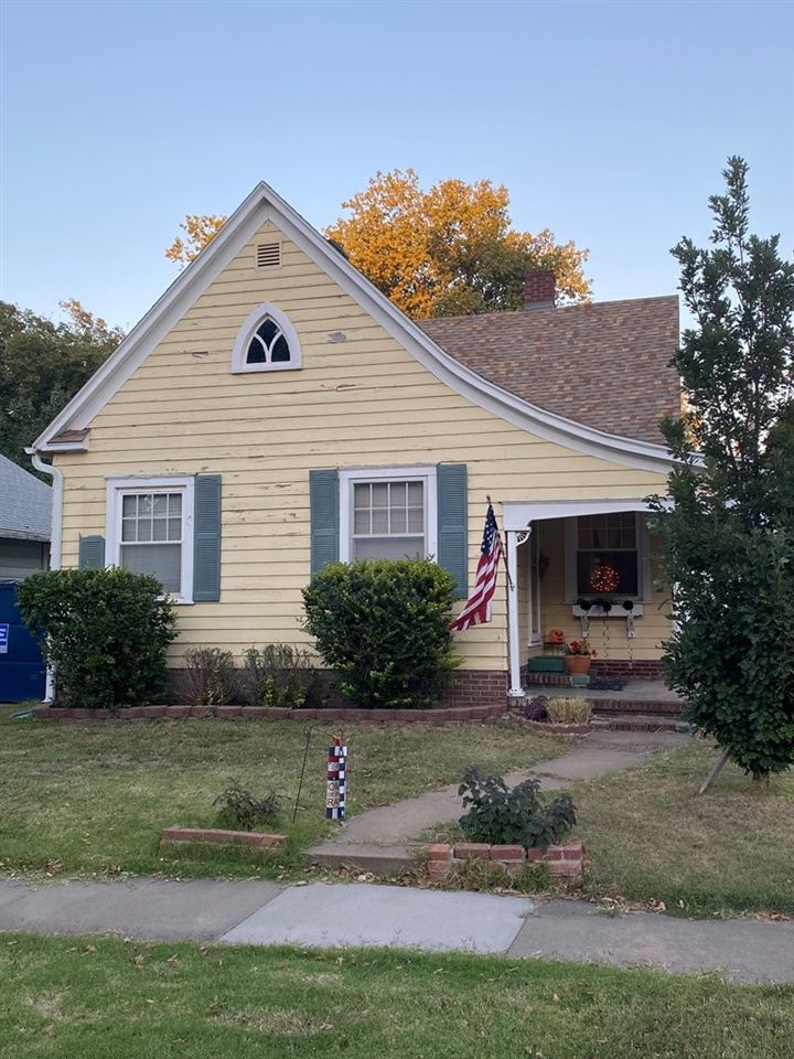 1309 S 9th St, Salina, KS 67401