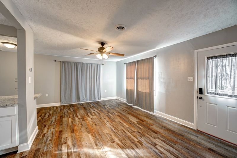 830 Cherokee Dr, Salina, KS 67401