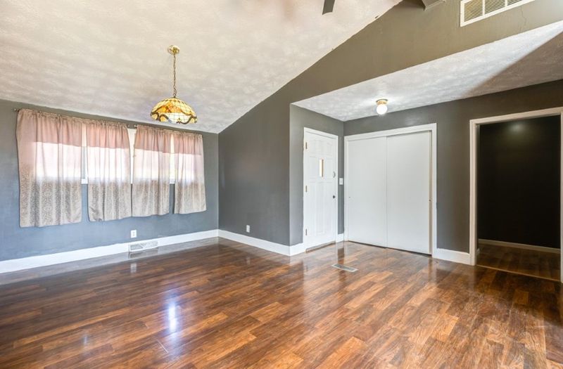 1007 Rainbow Dr, Salina, KS 67401
