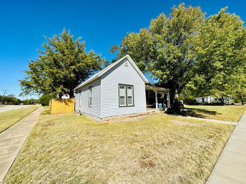 128 W Elm, Lincoln, KS 67455