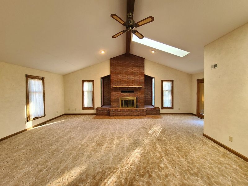322 N Chestnut St, Lindsborg, KS 67456