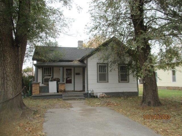 207 E 8th, Larned, KS 67550