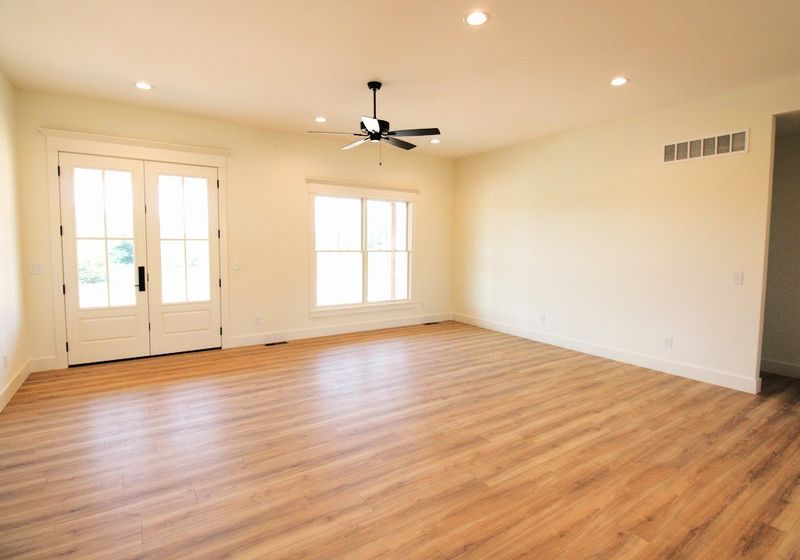 1319 Bentgrass, Salina, KS 67401