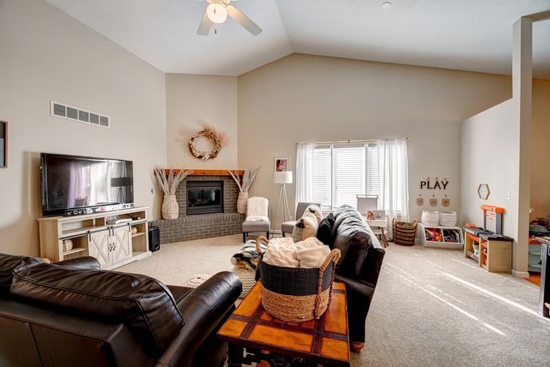 1930 Foxtail Dr, Salina, KS 67401