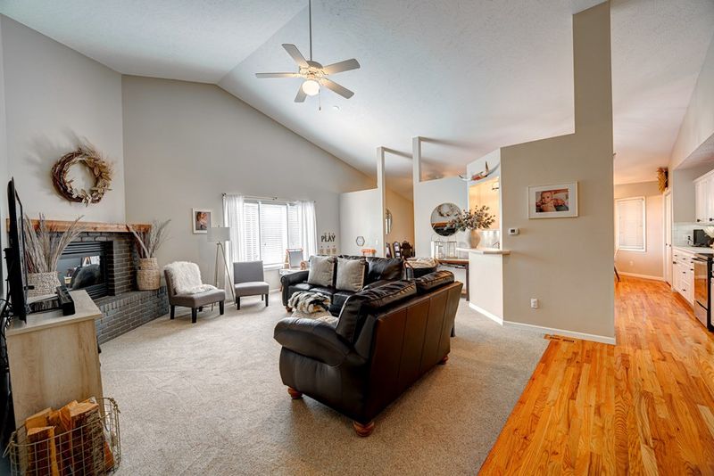 1930 Foxtail Dr, Salina, KS 67401