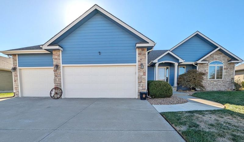 2532 Stonepost Ln, Salina, KS 67401