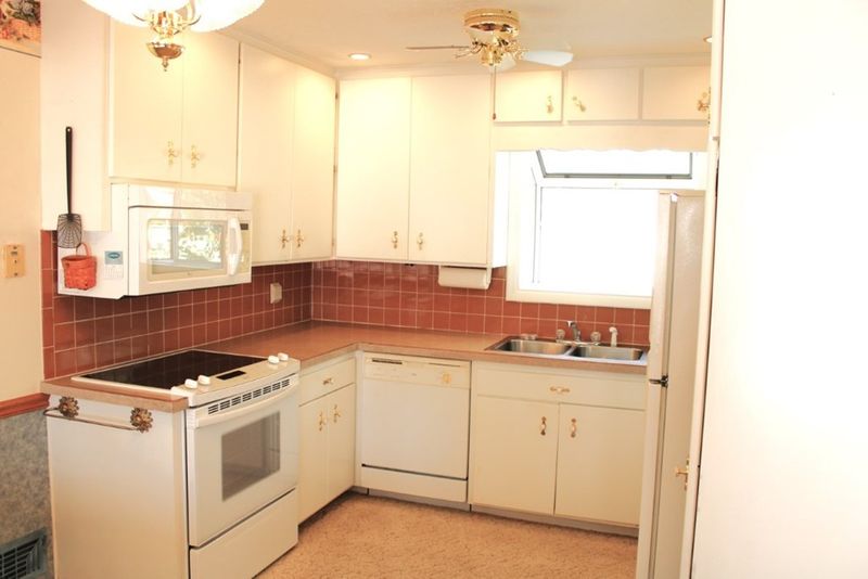 816 E Neal Ave, Salina, KS 67401