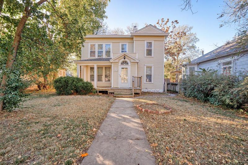 711 W Ash St, Salina, KS 67401