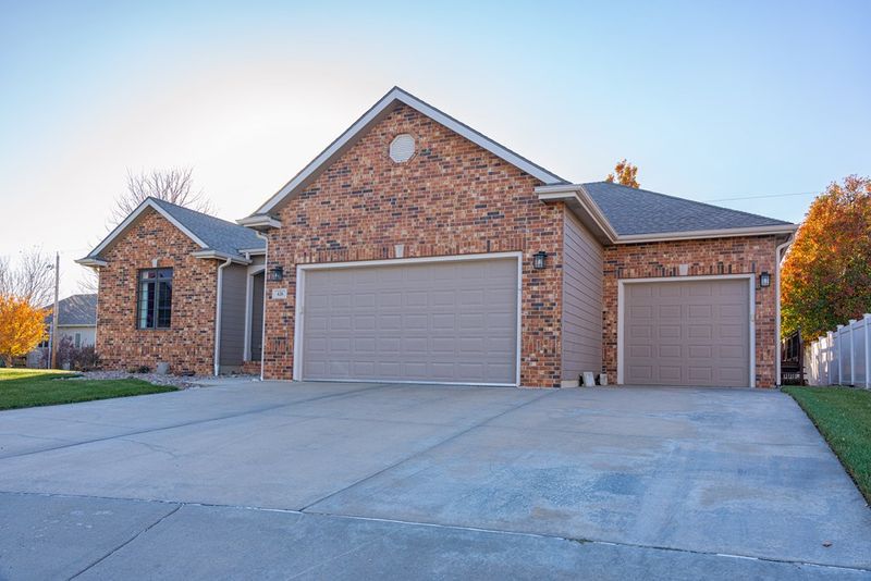 426 Greystone Dr, Salina, KS 67401