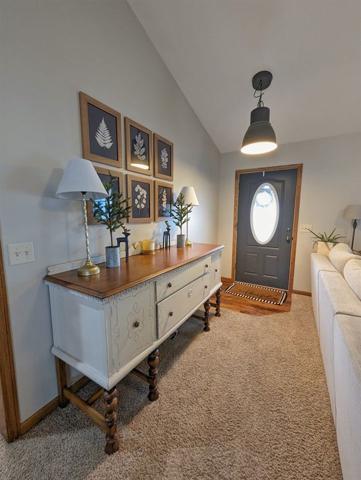 714 Joanie Ln, Salina, KS 67401