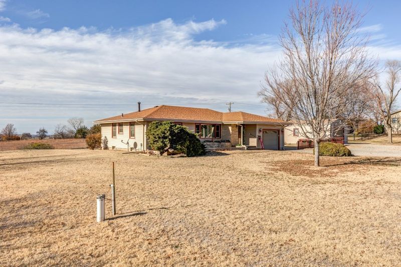 3352 S Holmes Rd, Salina, KS 67401