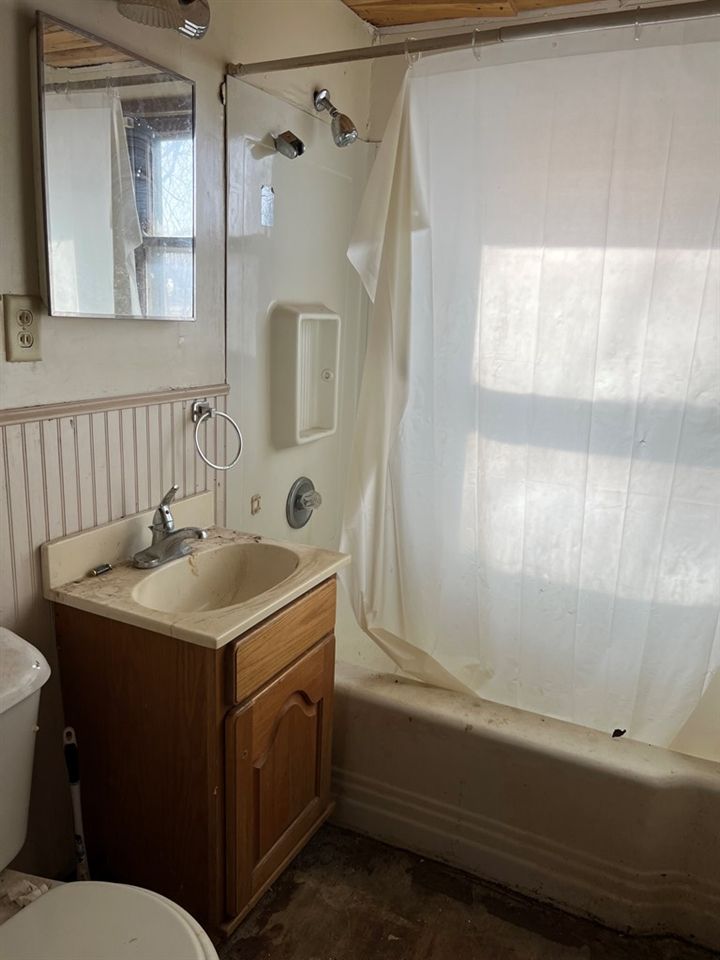 740 Hancock St, Salina, KS 67401
