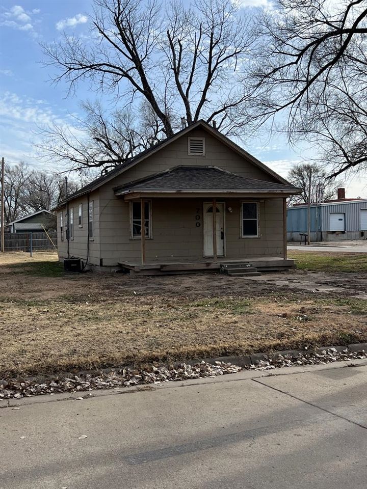 700 N 3rd St, Salina, KS 67401
