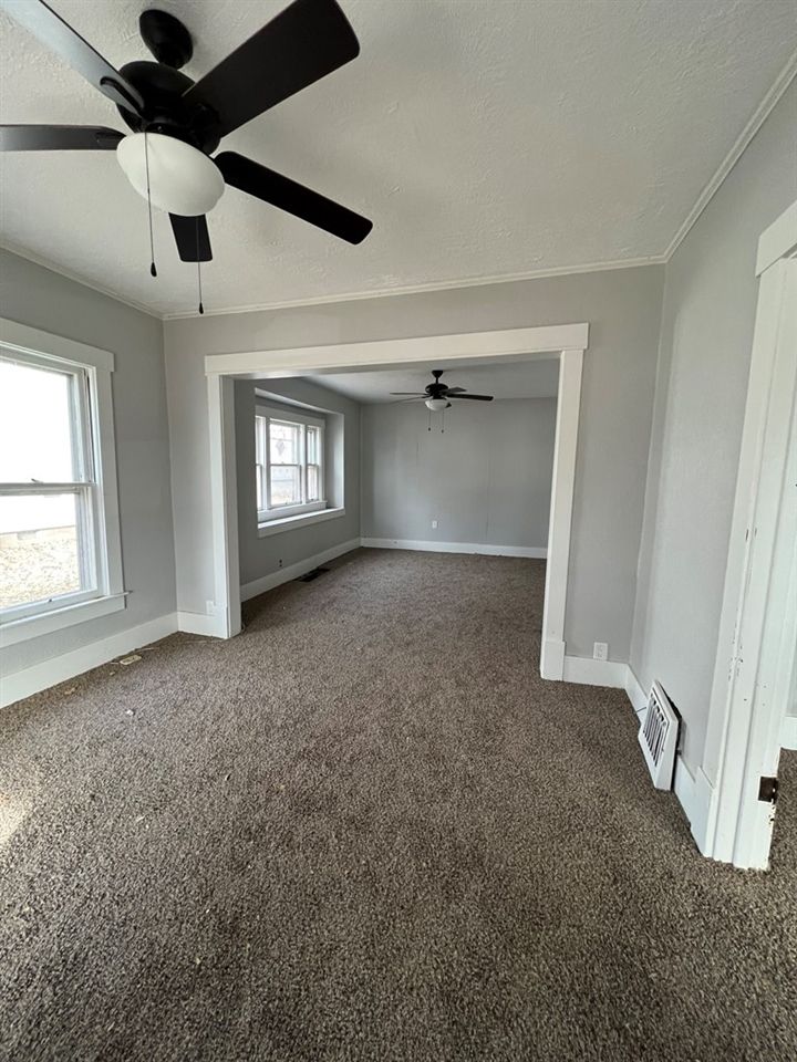 321 Rahm St, Salina, KS 67401