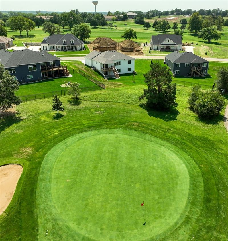 1306 Bentgrass Dr, Salina, KS 67401