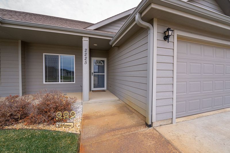 2225 Saddlebrook Dr, Salina, KS 67401