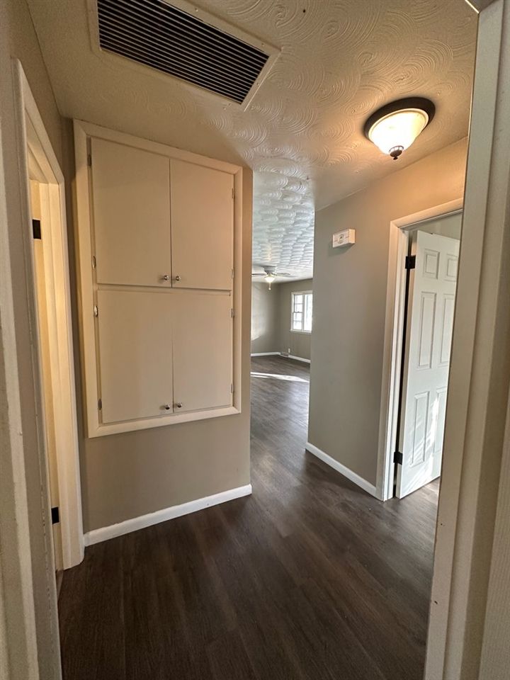 2114 Roach St, Salina, KS 67401