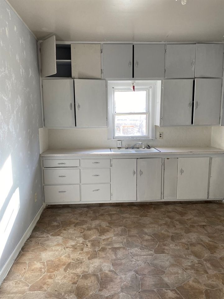 813 Williams St, Great Bend, KS 67530