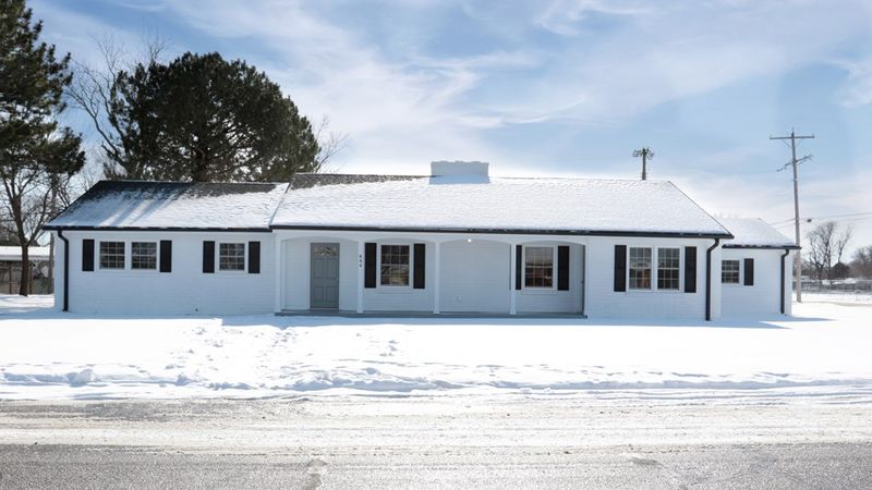 804 Manor Rd, Salina, KS 67401