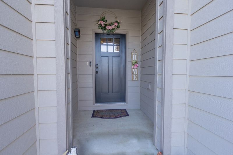 2210 Michael Cir, Salina, KS 67401