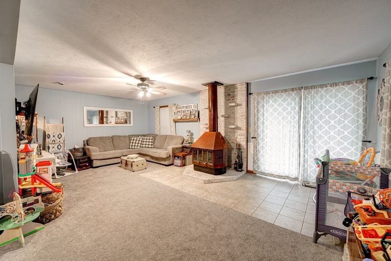 587 S Delaware Ave, Salina, KS 67401