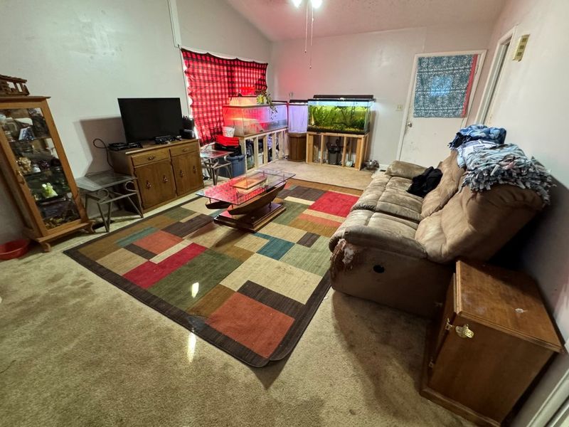142 Hoover Ct, Salina, KS 67401