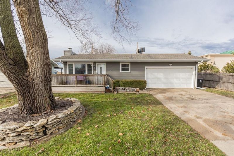 720 Willow Dr, Salina, KS 67401