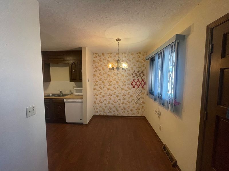 1951 I Glendale Rd, Salina, KS 67401