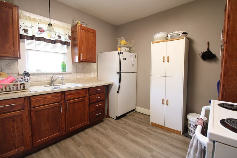 216 S 3rd St, Salina, KS 67401