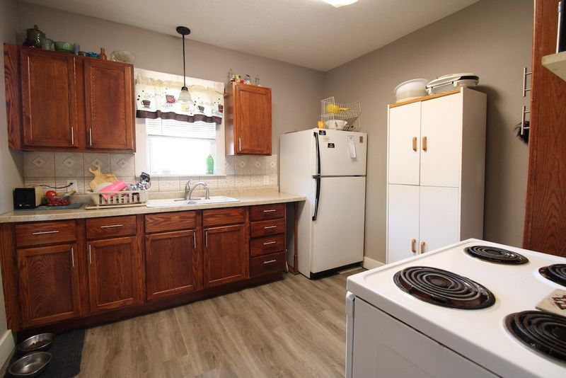 216 S 3rd St, Salina, KS 67401