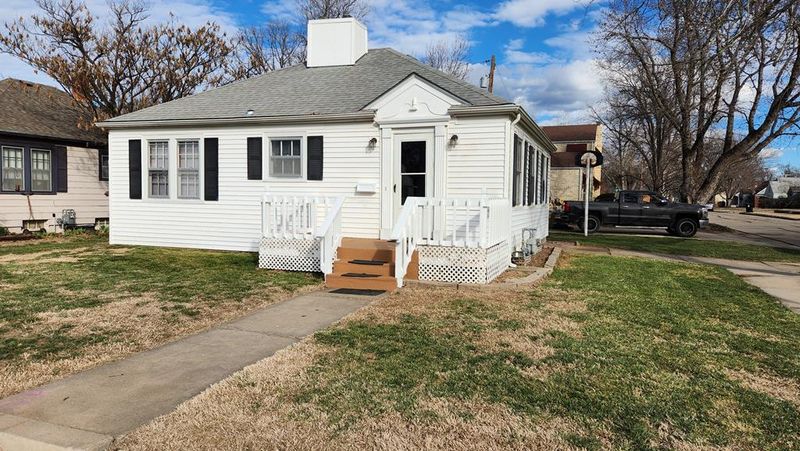 1421 Pershing, Salina, KS 67401