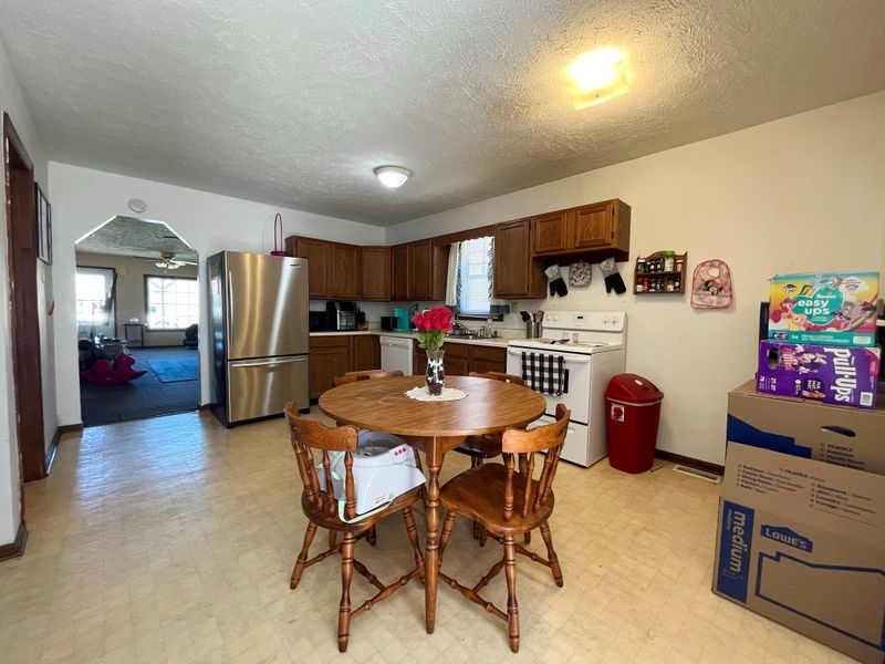 621 Park St, Salina, KS 67401
