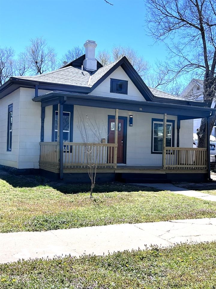 515 W Walnut St, Salina, KS 67401