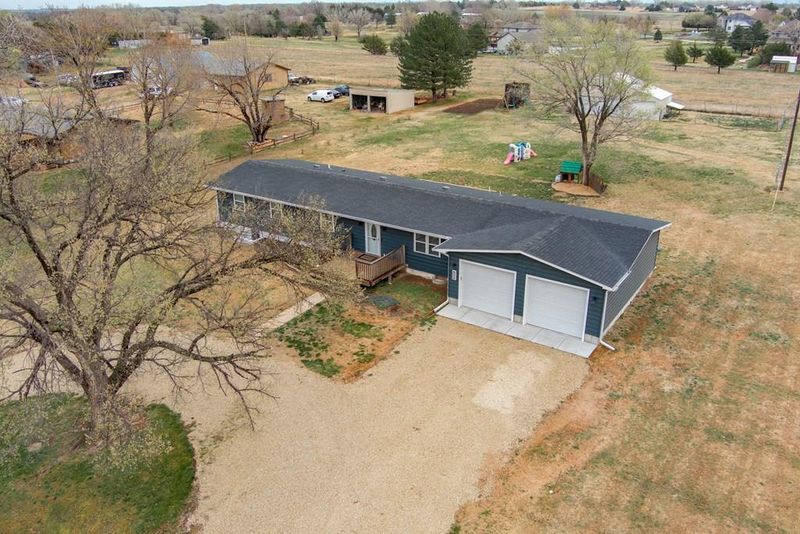 225 S Simpson Rd, Salina, KS 67401