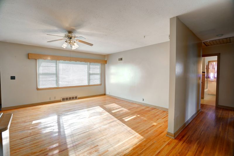 854 Kenison Rd, Salina, KS 67401