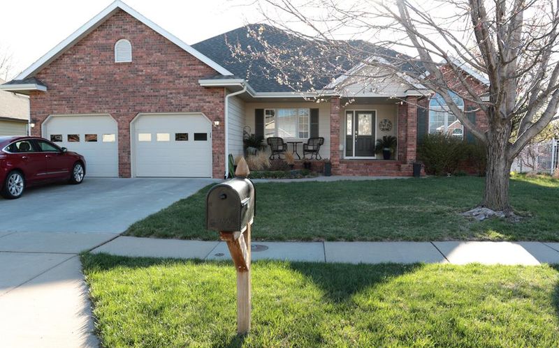 317 S Estates St, Salina, KS 67401