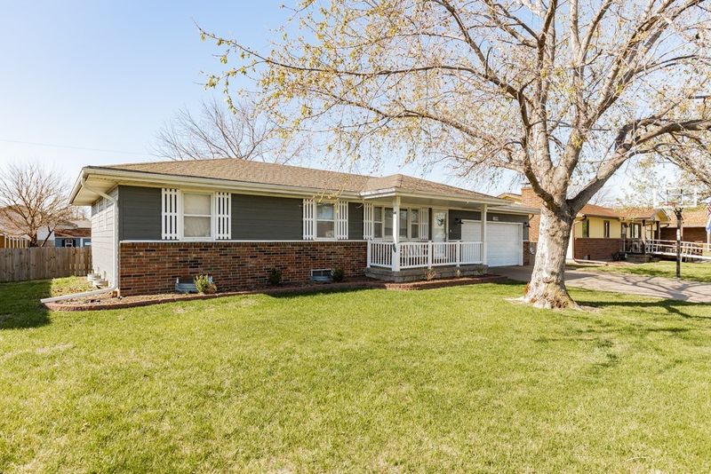 1308 E Beloit Ave, Salina, KS 67401