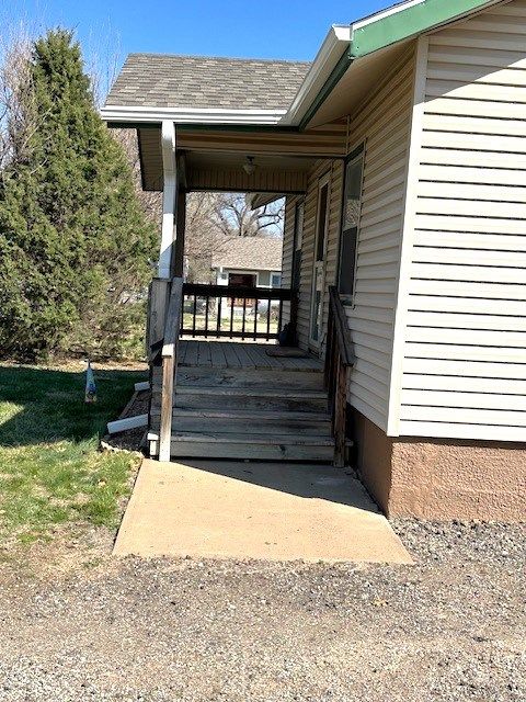 927 Hancock Ave, Salina, KS 67401