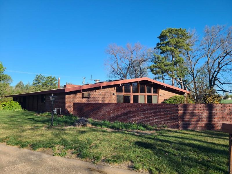607 N 3rd St, Lindsborg, KS 67456